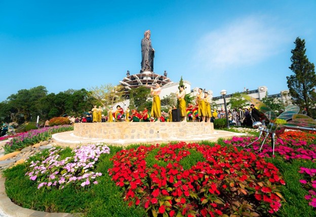du lịch Tây Ninh bằng xe 7 chỗ