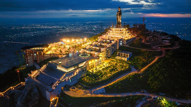 thuê xe 16 chỗ đi Núi Bà Đen