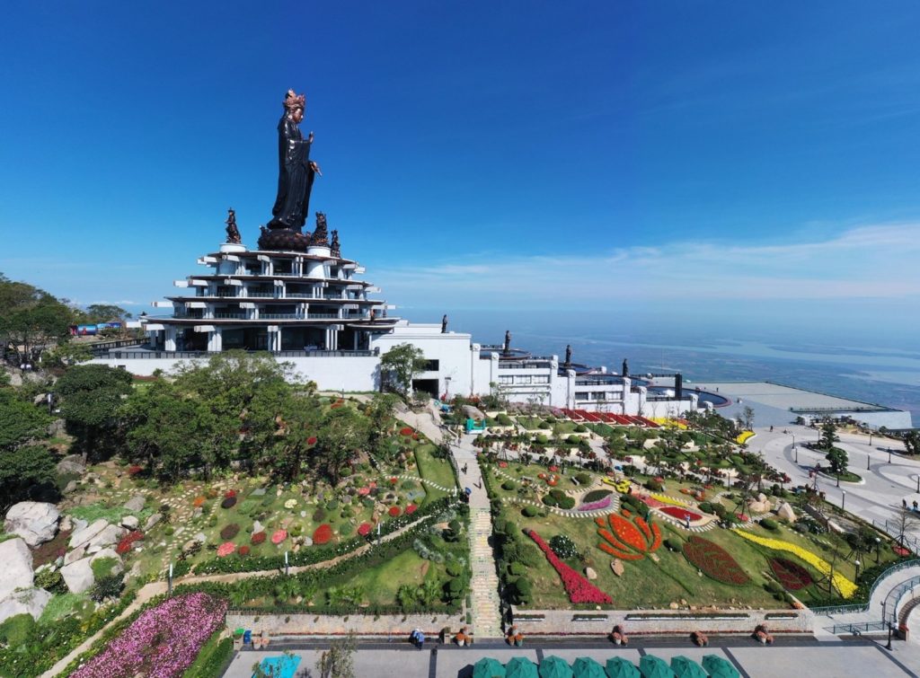 thuê xe 16 chỗ đi Tây Ninh