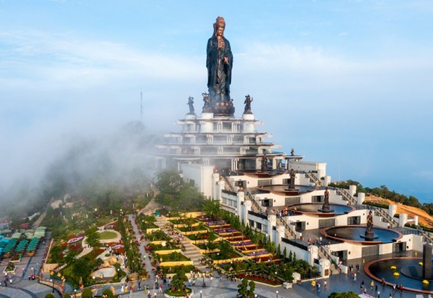 thuê xe 7 chỗ đi Núi Bà Đen