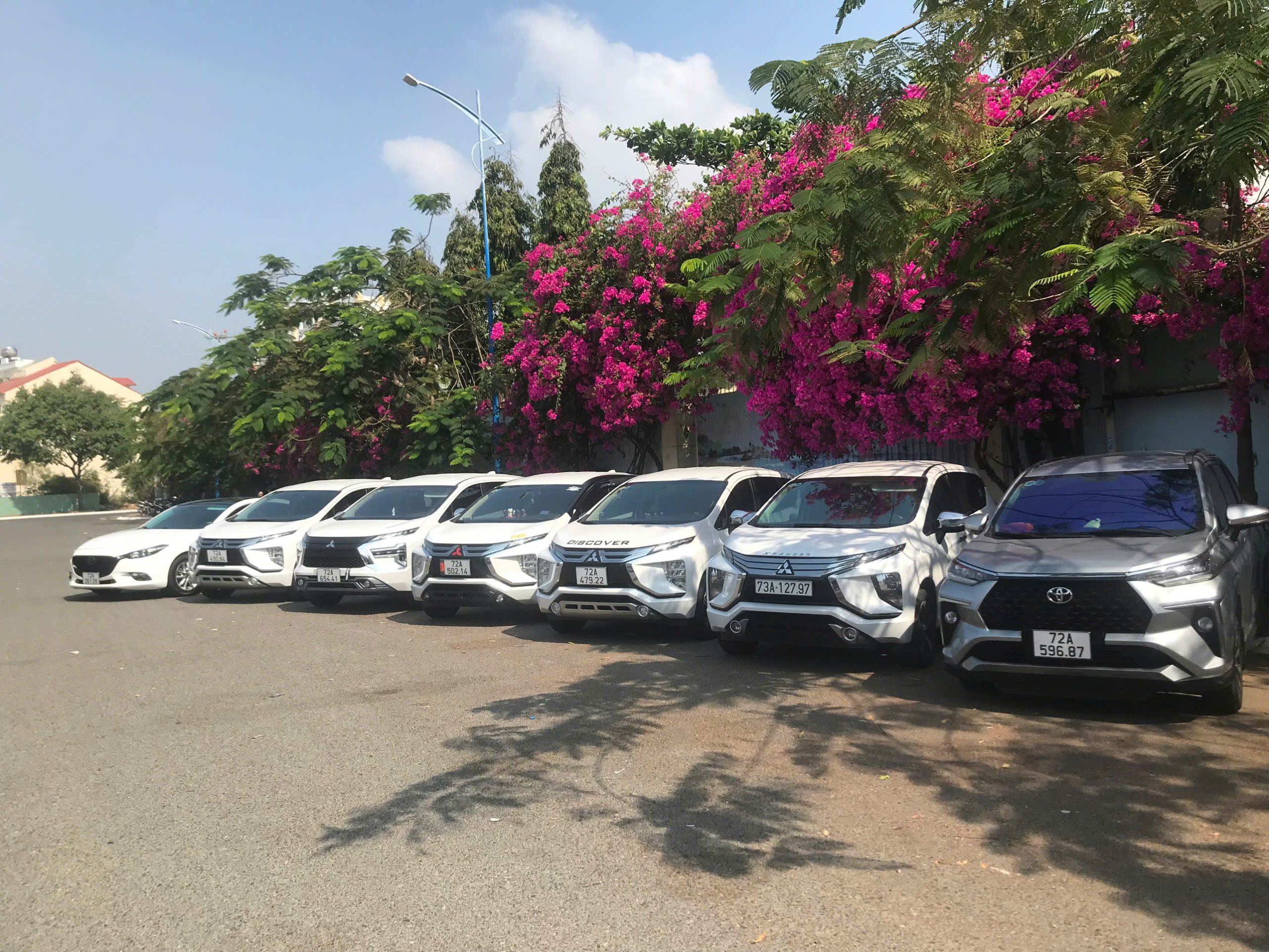 Dịch vụ cho thuê xe tại LIMOUSINEVIE 247 Dịch vụ cho thuê xe tại LIMOUSINEVIE 247