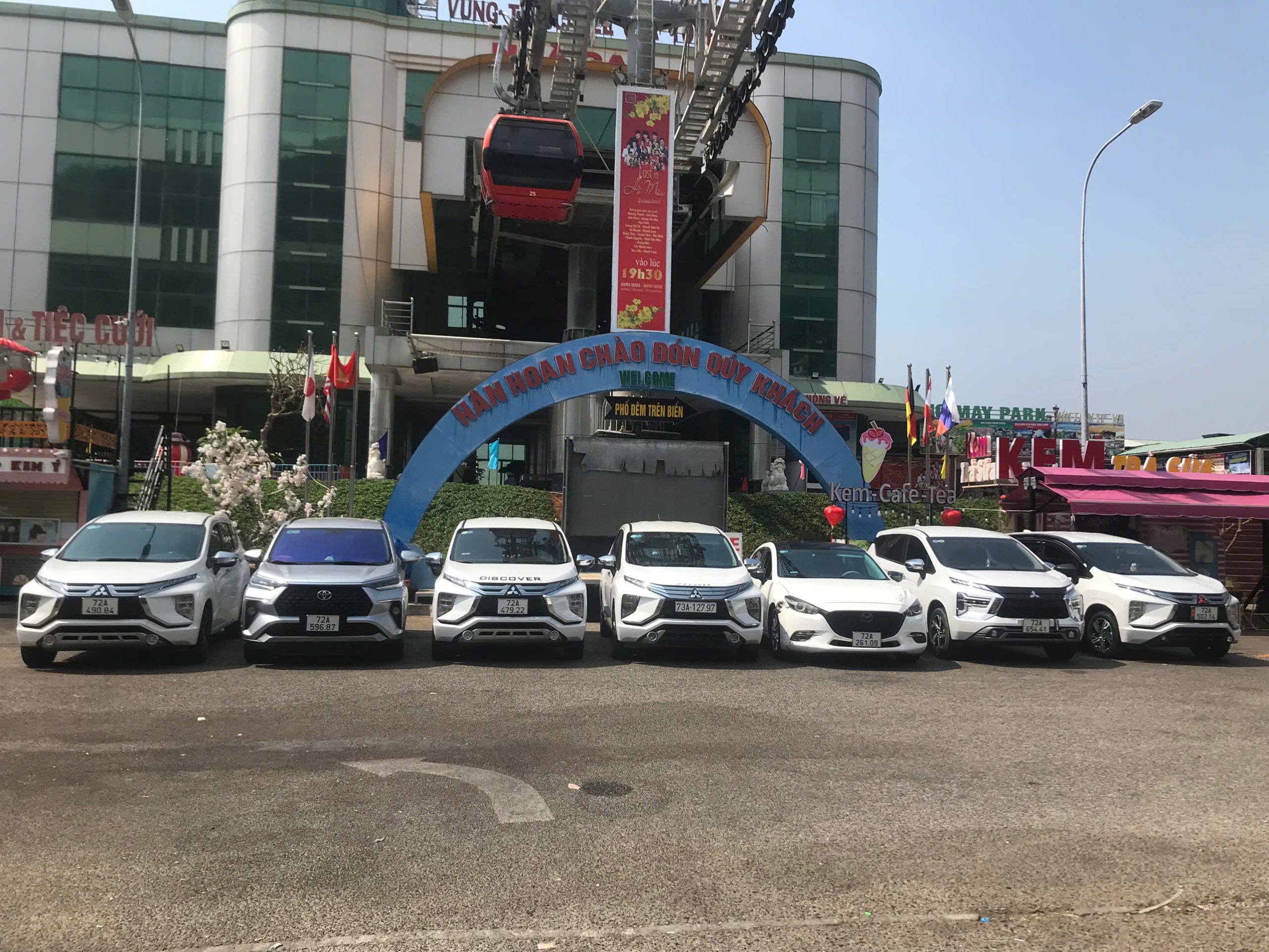 Thuê xe đi du lịch giá rẻ tại LIMOUSINEVIE 247 Thuê xe đi du lịch giá rẻ tại LIMOUSINEVIE 247