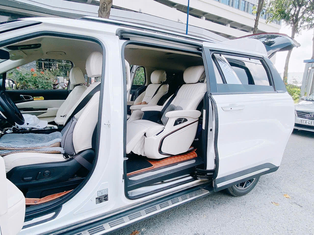 LIMOUSINEVIE 247 dòng xe cao cấp phù hợp mọi chuyến đi LIMOUSINEVIE 247 dòng xe cao cấp phù hợp mọi chuyến đi